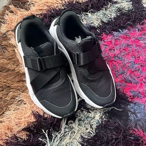 Black and white sorel sneakers.